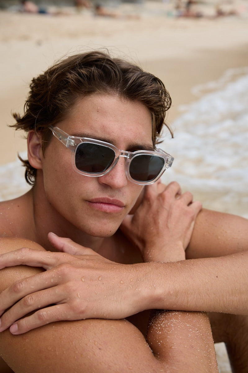 Baunelin Zürich luxury sunglasses with a sleek design. Featuring a high-quality frame and premium lenses for a timeless, elegant look.