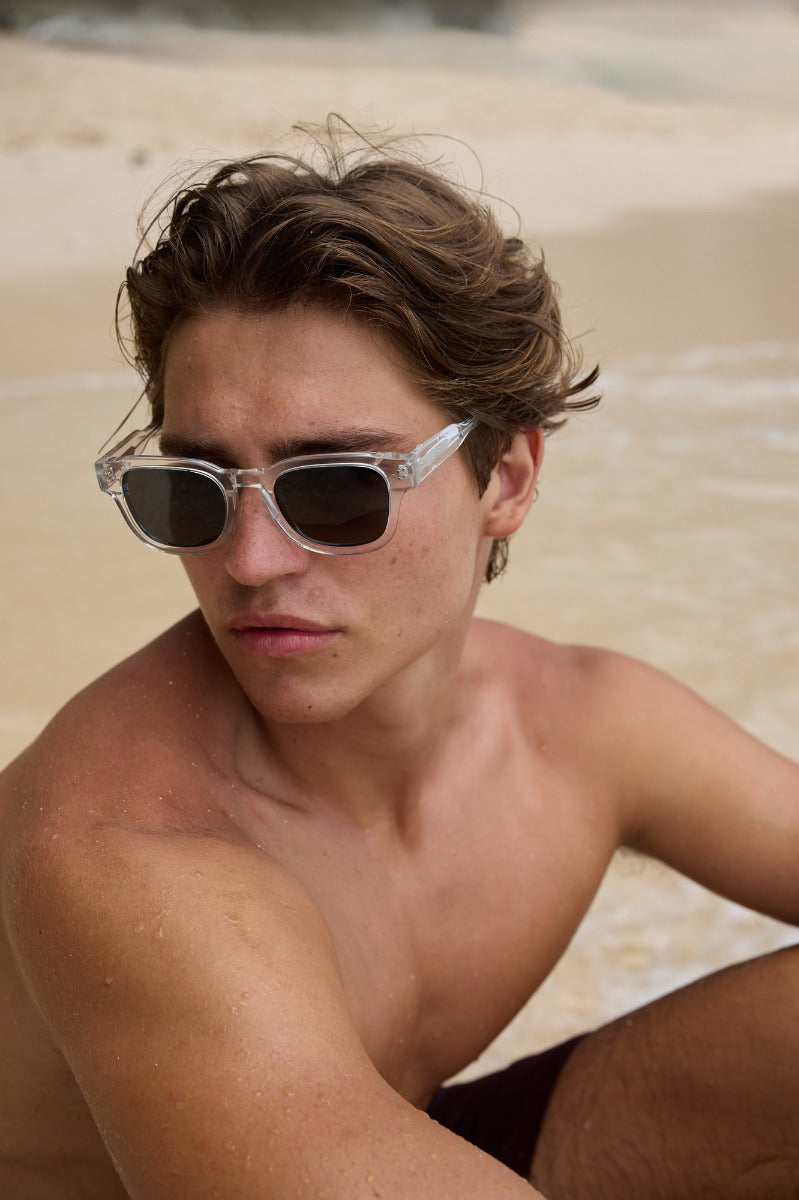 Baunelin Zürich luxury sunglasses with a sleek design. Featuring a high-quality frame and premium lenses for a timeless, elegant look.